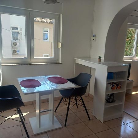 Apartmani Iris I Ana Crikvenica Exterior foto