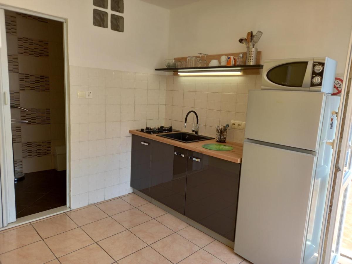 Apartmani Iris I Ana Crikvenica Exterior foto