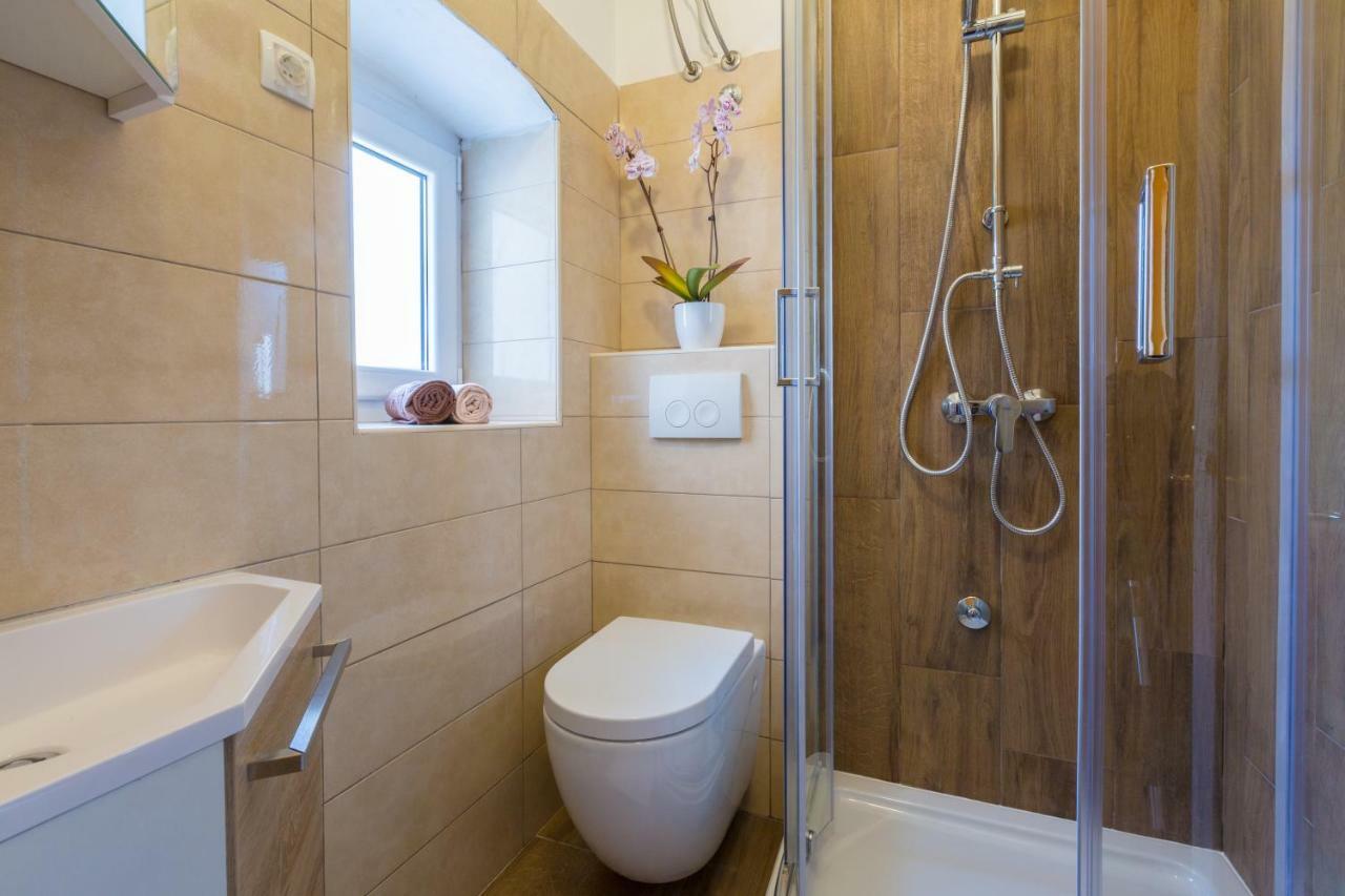 Apartmani Iris I Ana Crikvenica Exterior foto